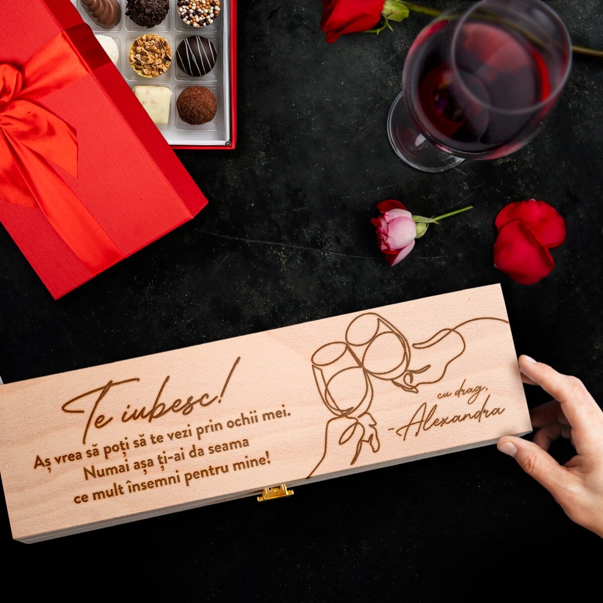 Cutie de vin personalizată cu mesaj și semnătură - Te iubesc!