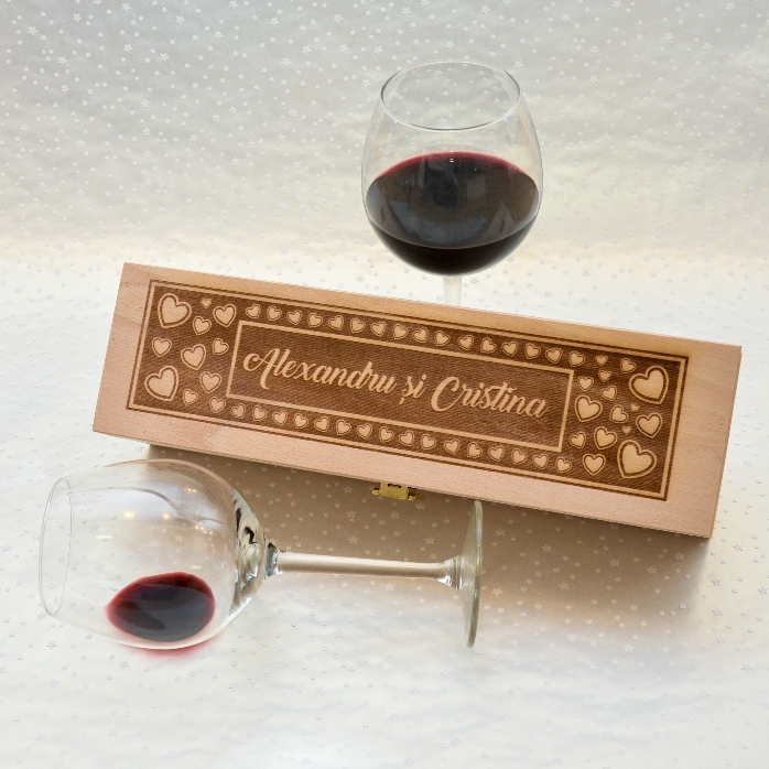 Cutie de vin personalizată pentru cuplu cu numele voastre