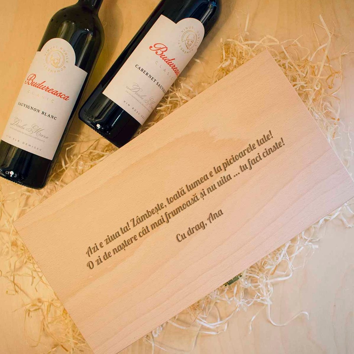 Cutie de vin personalizată pentru două sticle - Mesaj pentru prieteni