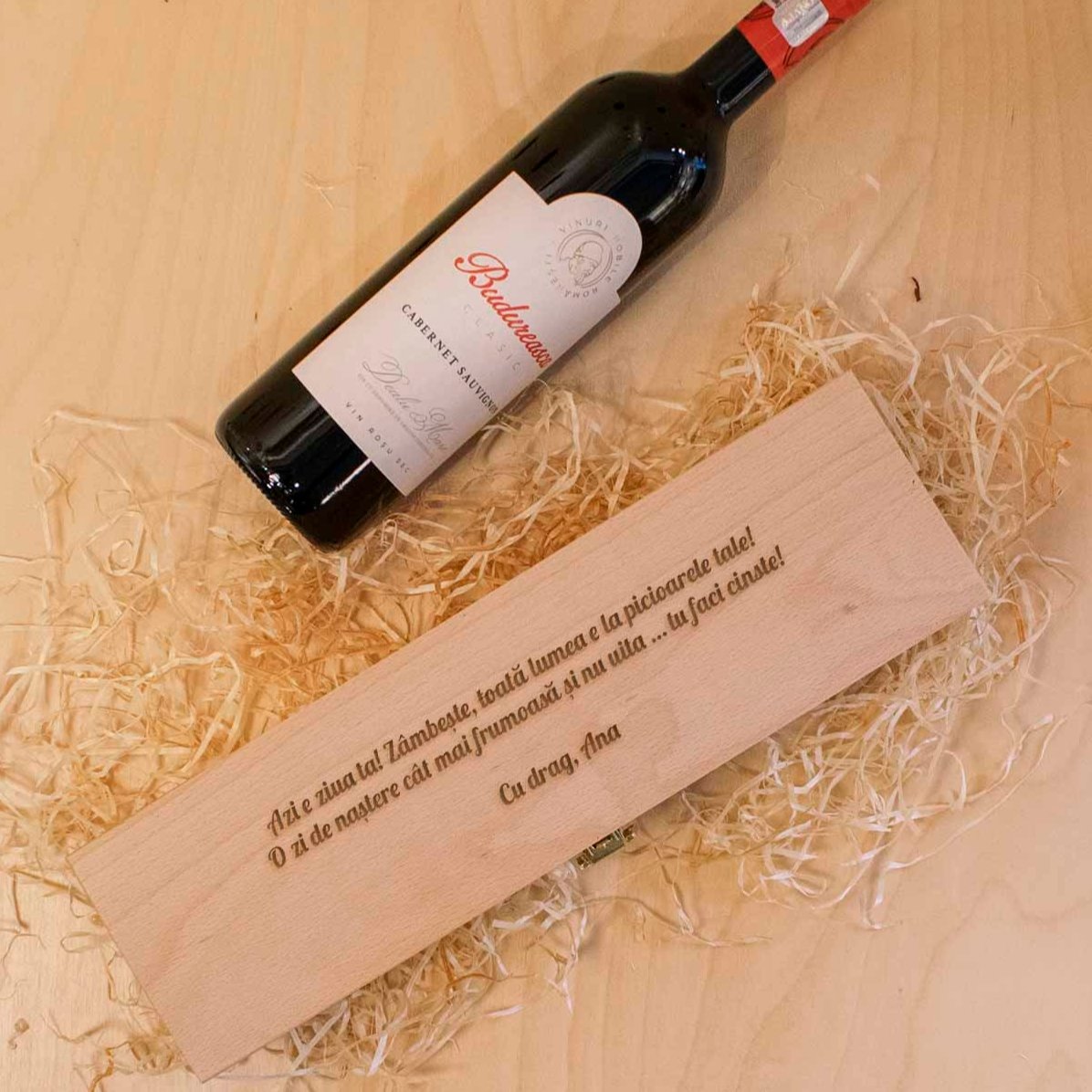 Cutie de vin personalizată cu mesaj - Mesaj pentru prieteni