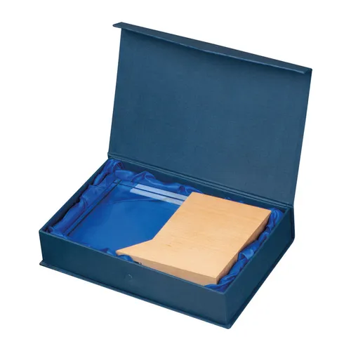 Trofeu cu bază din lemn