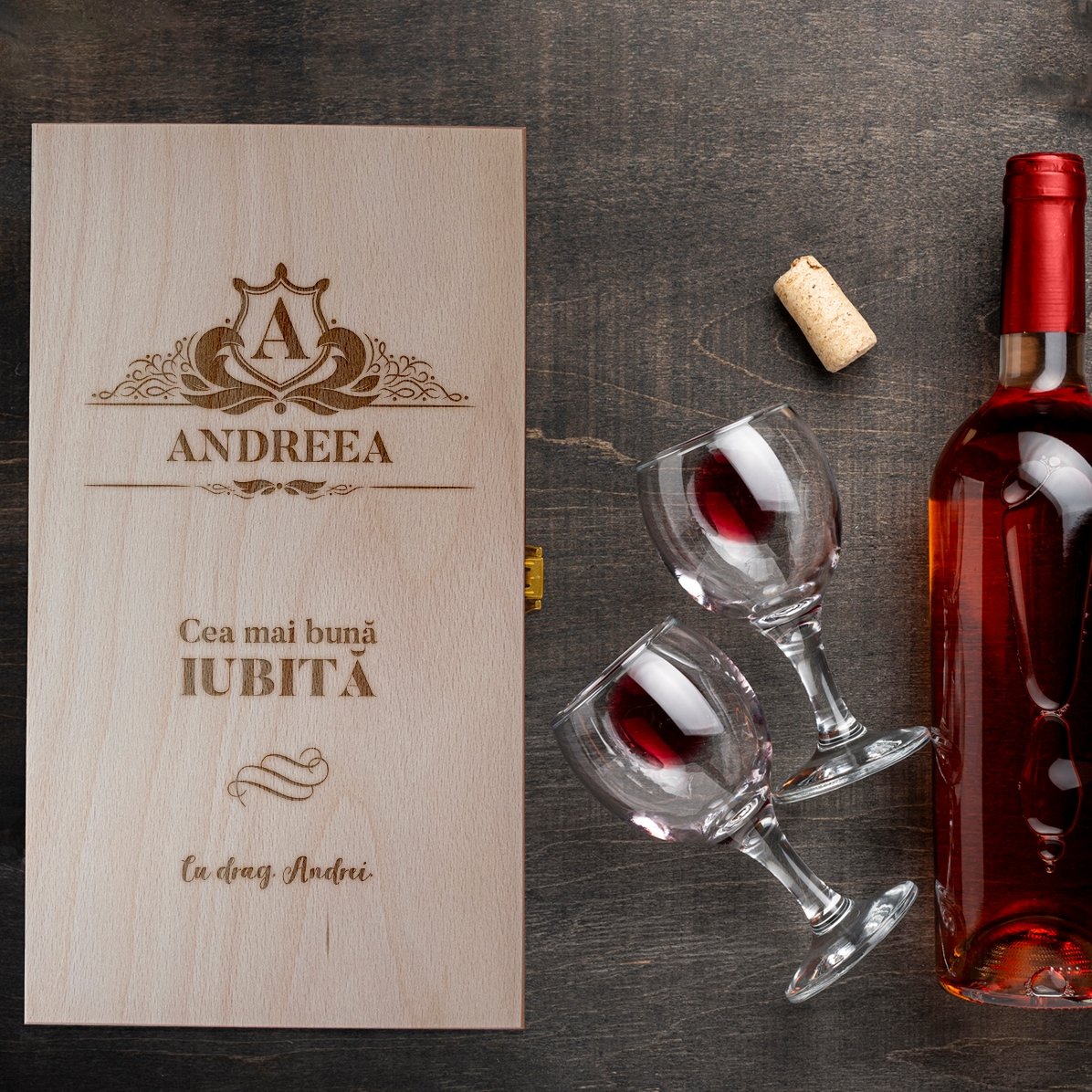 Cutie de vin personalizată pentru două sticle - model nume vintage