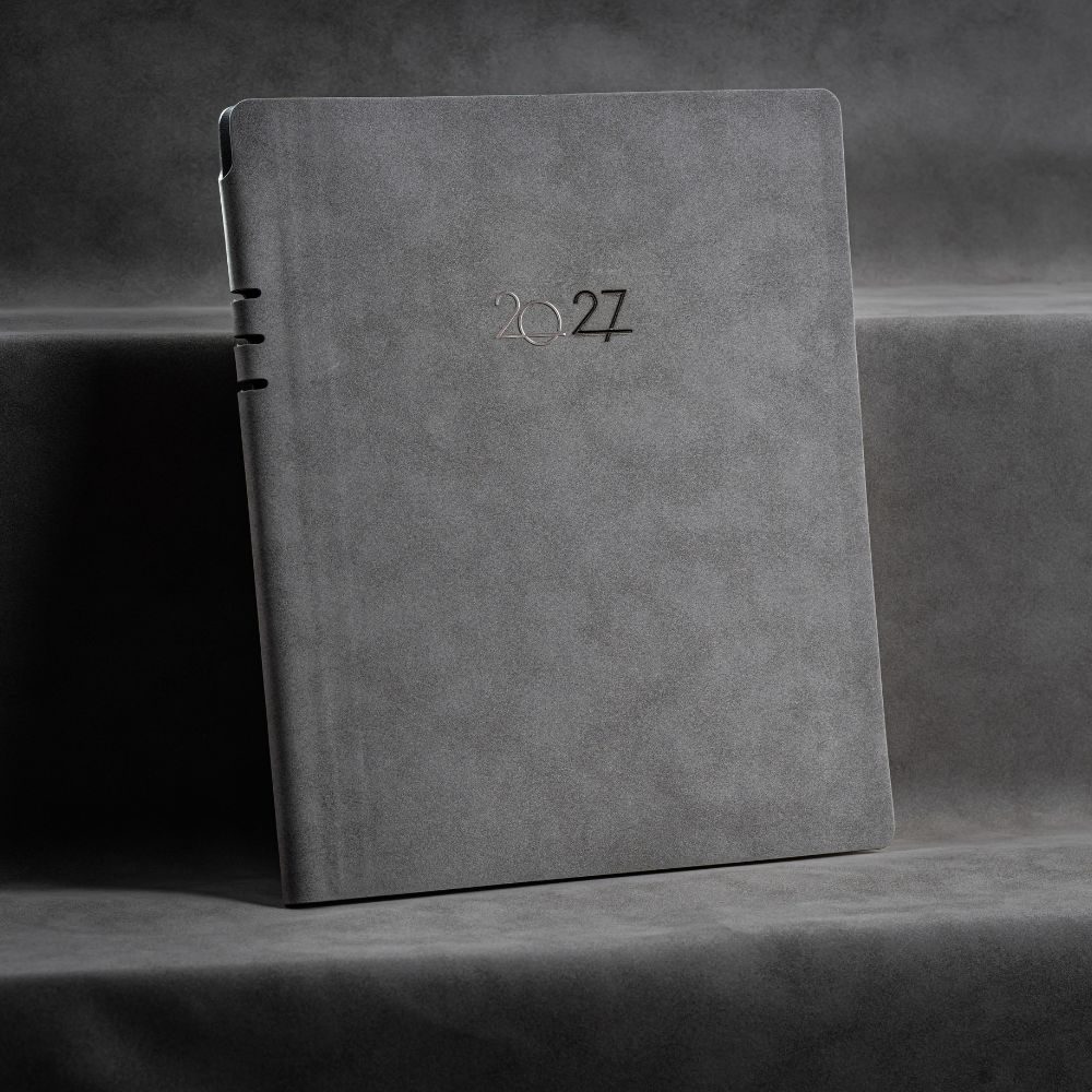 Agendă premium săptămânală nedatată UNIKA NUBUK 20,5 × 26 cm
