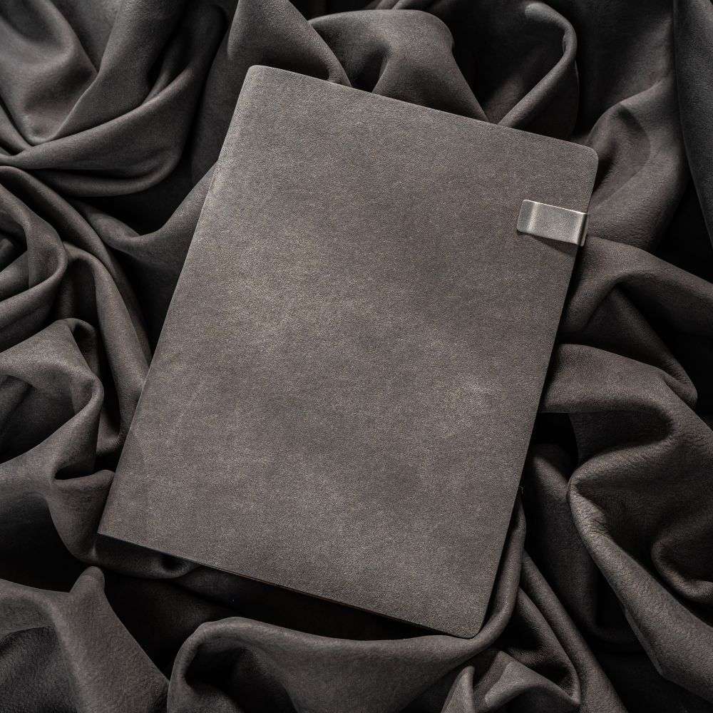 Agendă premium nedatată UNIKA SEQUOIA 16 × 22 cm